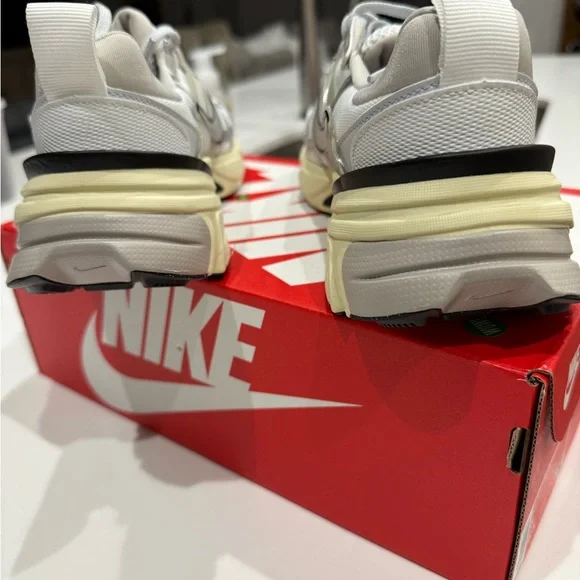 Nike V2K Running Shoes - Picture 4 of 10